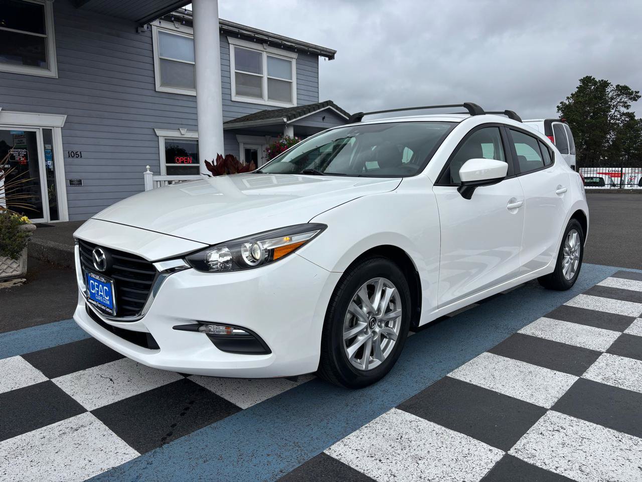 Used 2017 MAZDA MAZDA3 Sport FWD image 2