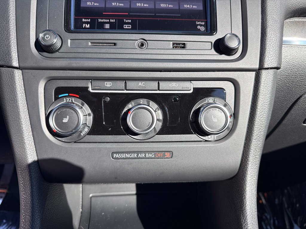 Used 2011 Volkswagen Golf 2-Door FWD image 18