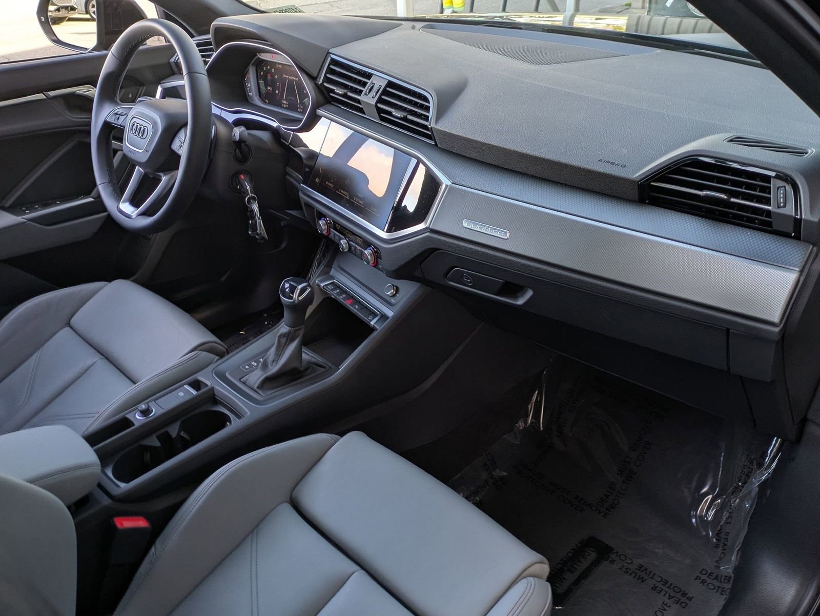 Used 2025 Audi Q3 2.0T Premium w/ Black Optic Sport Package image 21