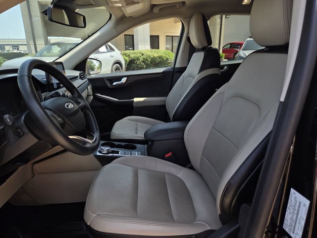 Used 2020 Ford Escape Titanium w/ Titanium Premium Package 2.0 AWD/4WD image 14