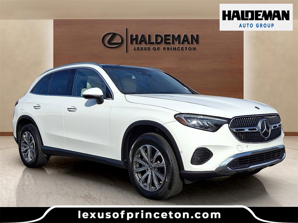 Used 2023 Mercedes-Benz GLC 300 4MATIC image 1