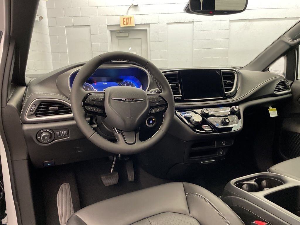 New 2026 Chrysler Pacifica Select FWD image 9