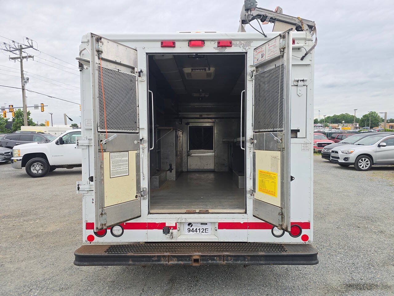 Used 2009 Chevrolet Express 3500 RWD image 4
