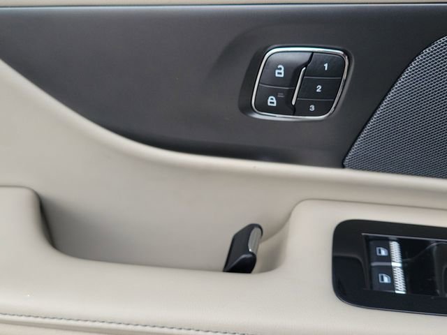 Used 2024 Lincoln Nautilus Reserve image 17