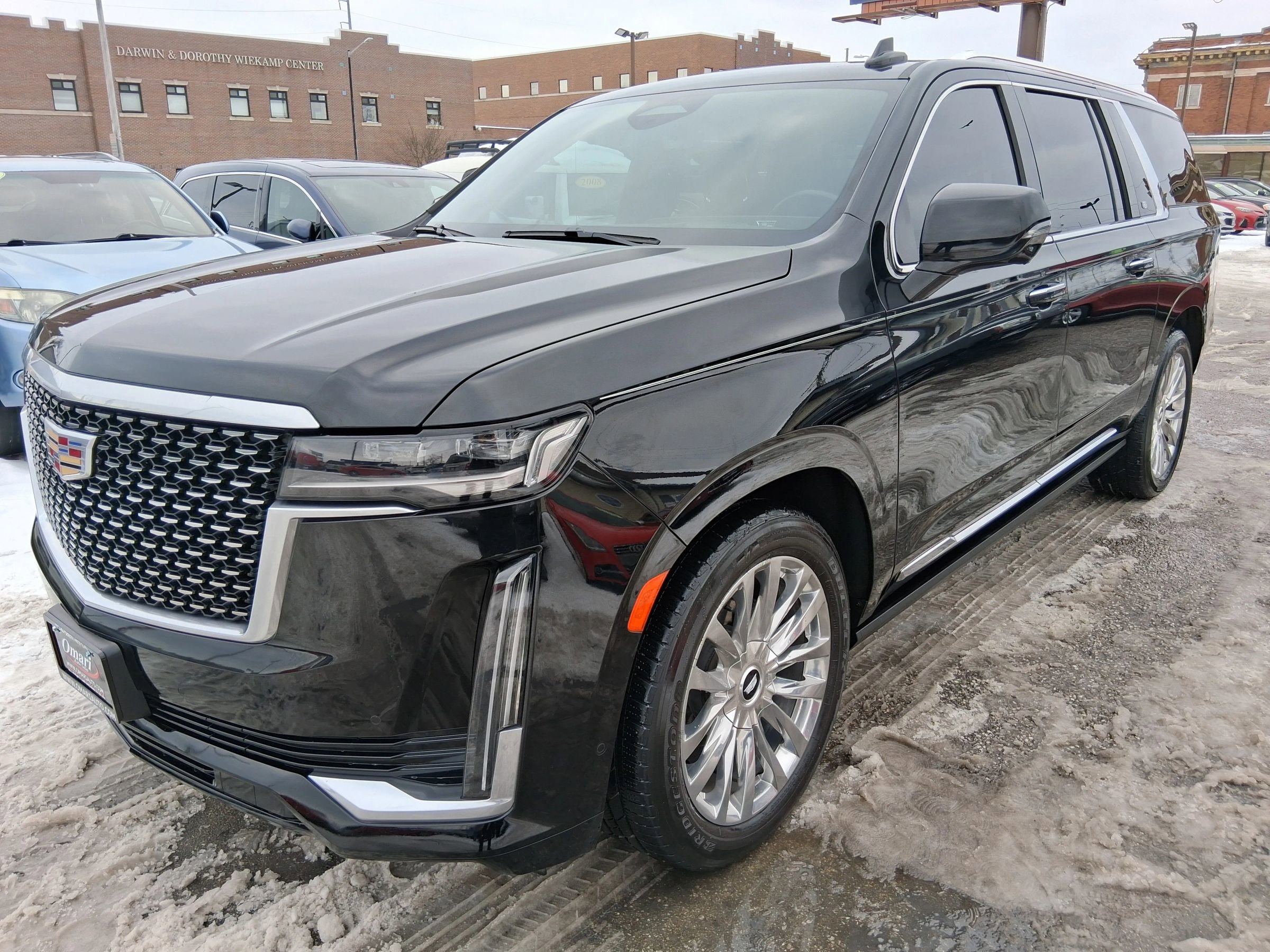 Used 2022 Cadillac Escalade ESV Premium Luxury w/ Performance Package image 4