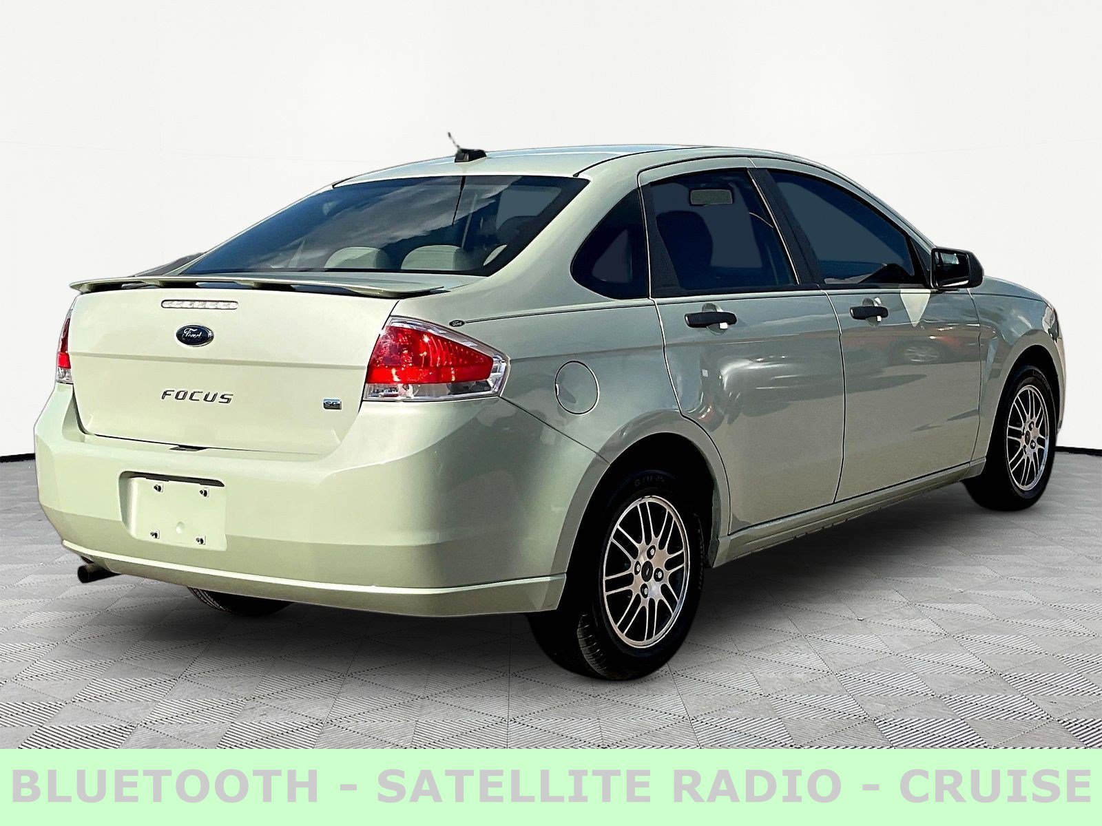 Used 2010 Ford Focus SE FWD image 6