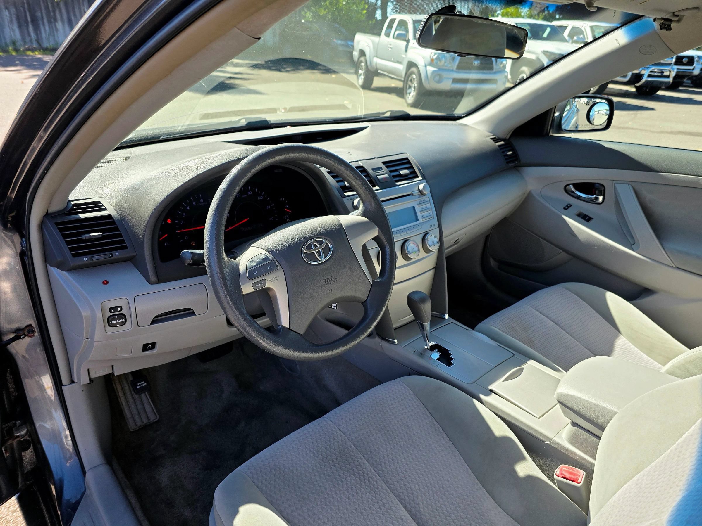 Used 2010 Toyota Camry LE FWD image 14