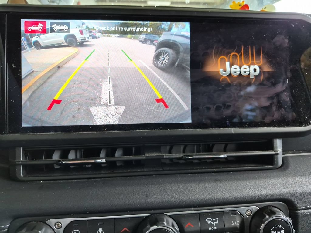 Used 2024 Jeep Wrangler Unlimited Sahara w/ Technology Group AWD/4WD image 13