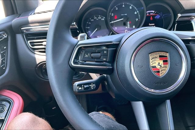 Used 2025 Porsche Macan AWD/4WD image 9