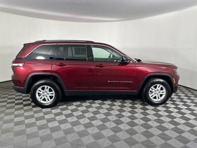 Used 2023 Jeep Grand Cherokee Laredo AWD/4WD image 23