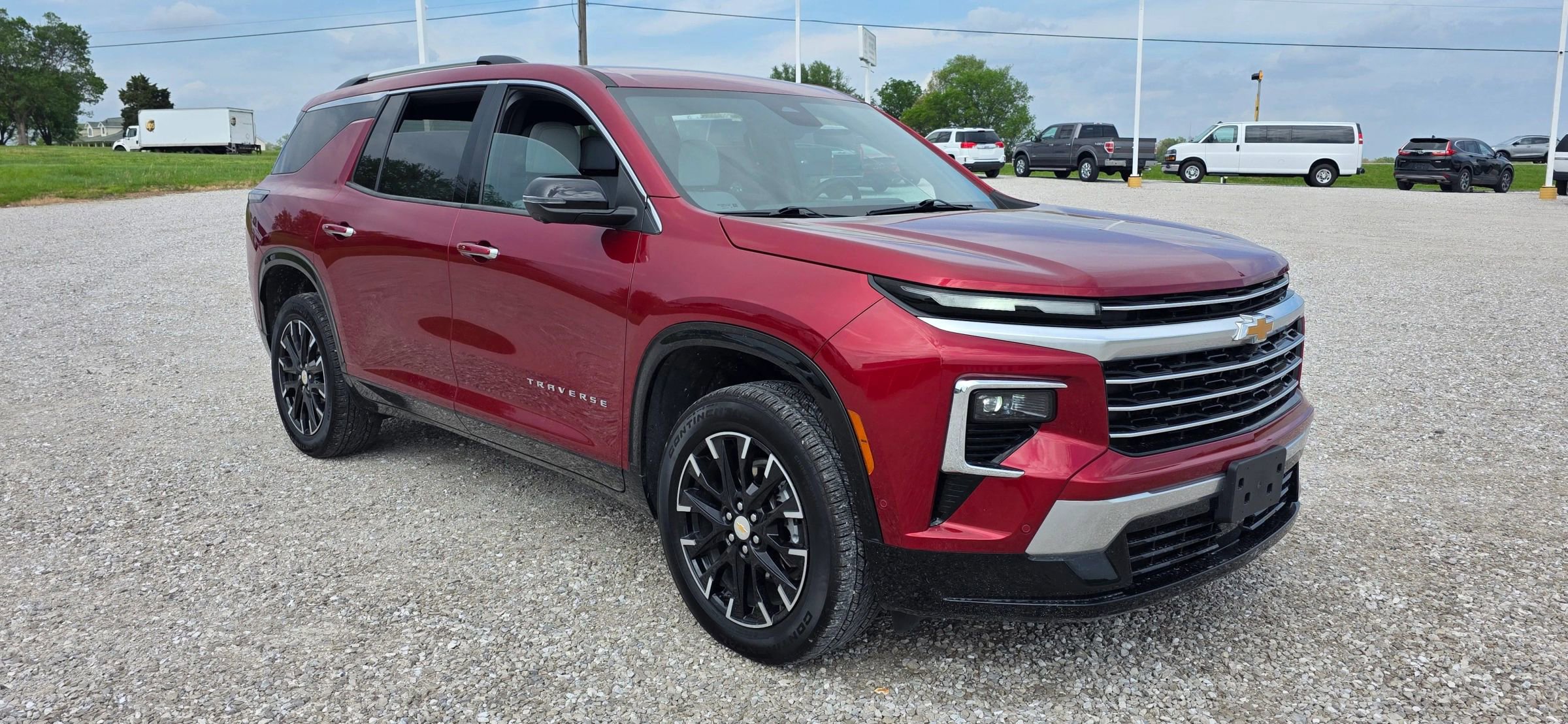 Used 2024 Chevrolet Traverse RS FWD image 1