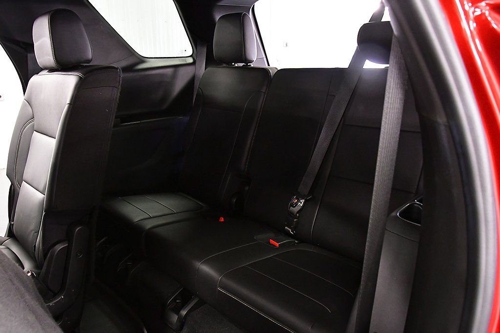 Used 2023 Chevrolet Traverse LT w/ LPO, Floor Liner Package image 30
