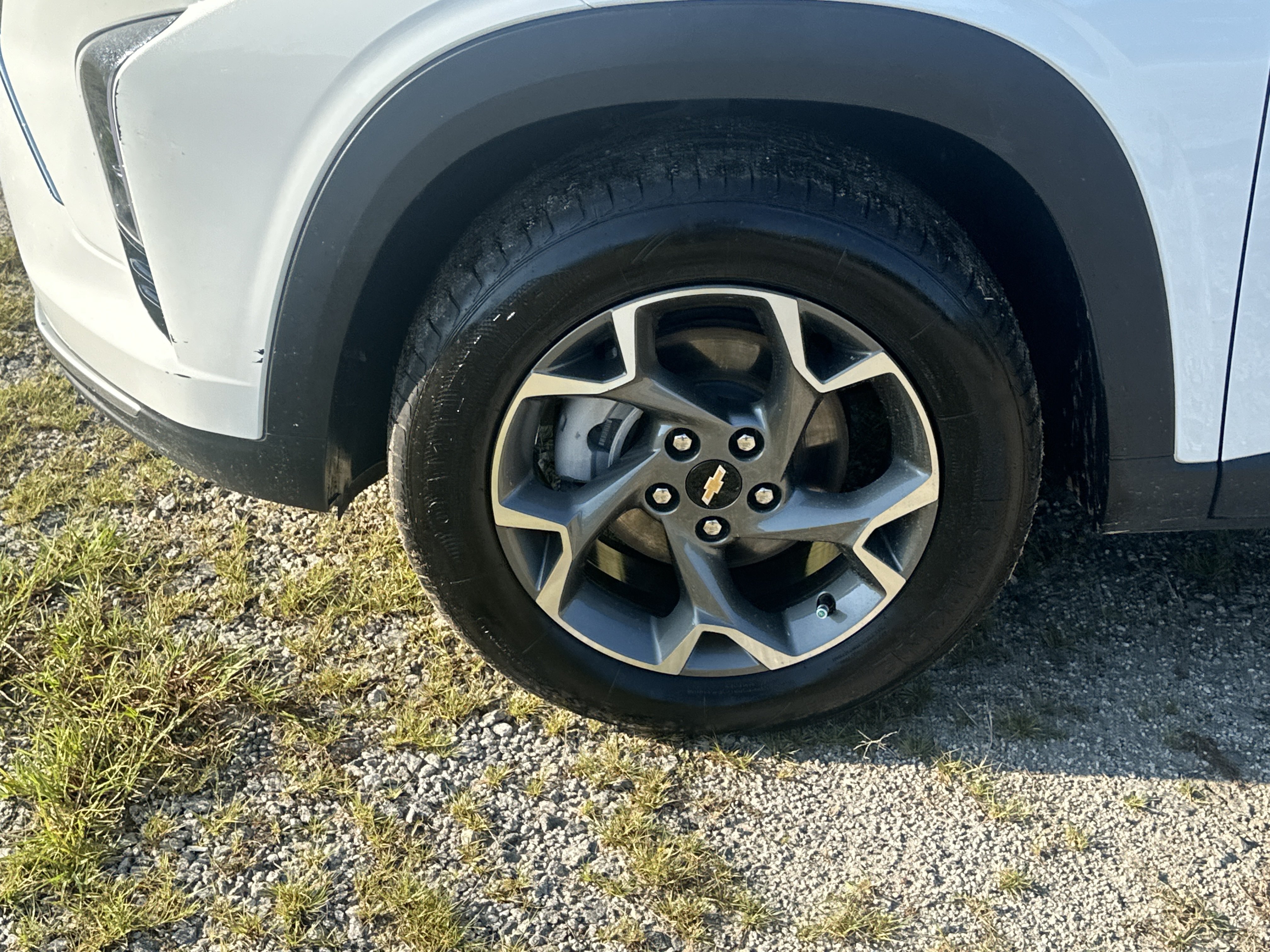 Used 2025 Chevrolet Trax LT FWD image 11