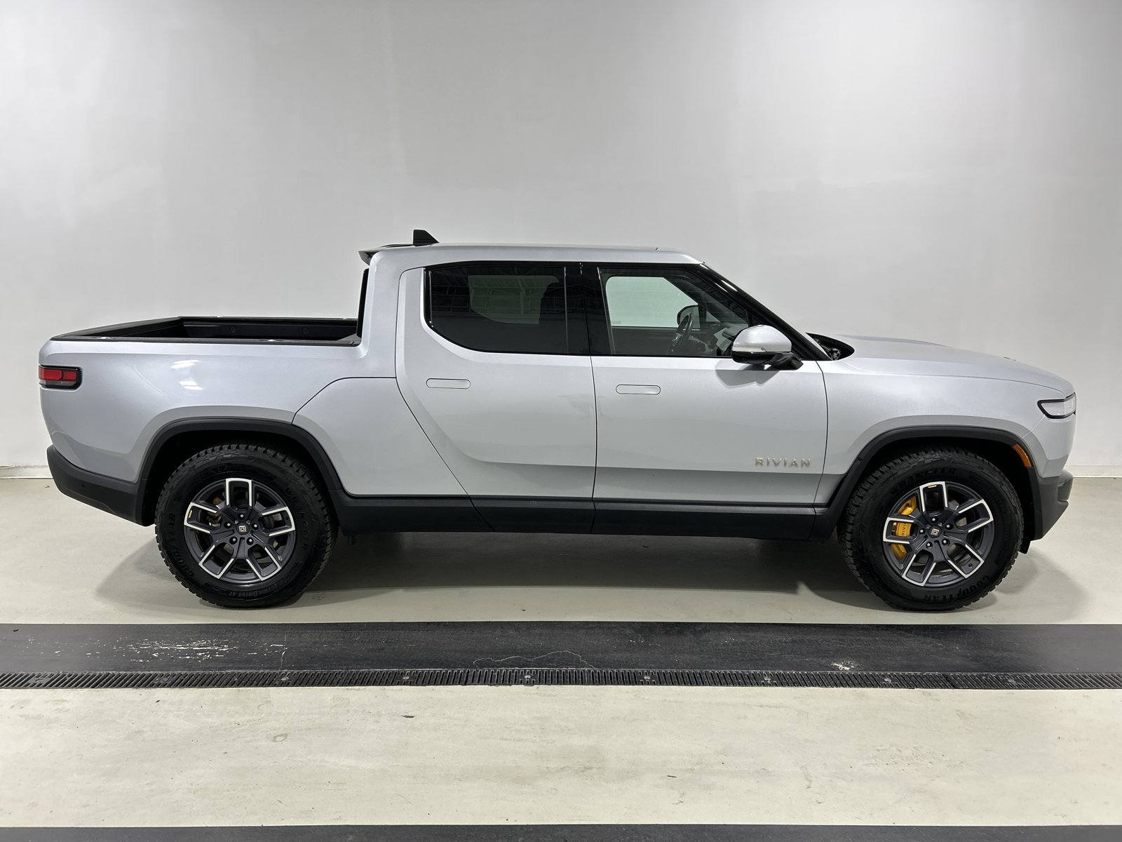 Used 2022 Rivian R1T Adventure AWD/4WD image 6
