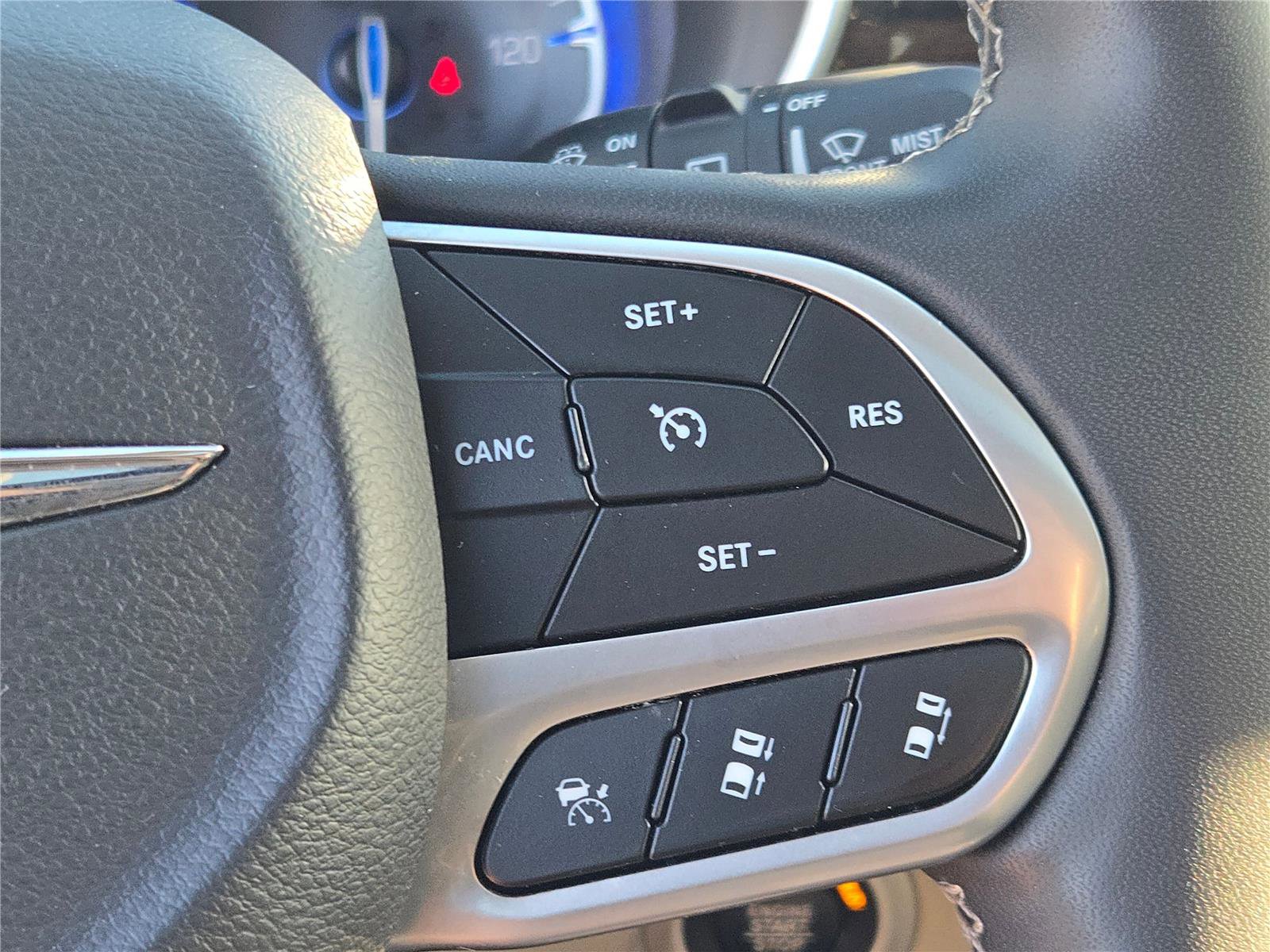 Certified 2023 Chrysler Pacifica Limited FWD image 39