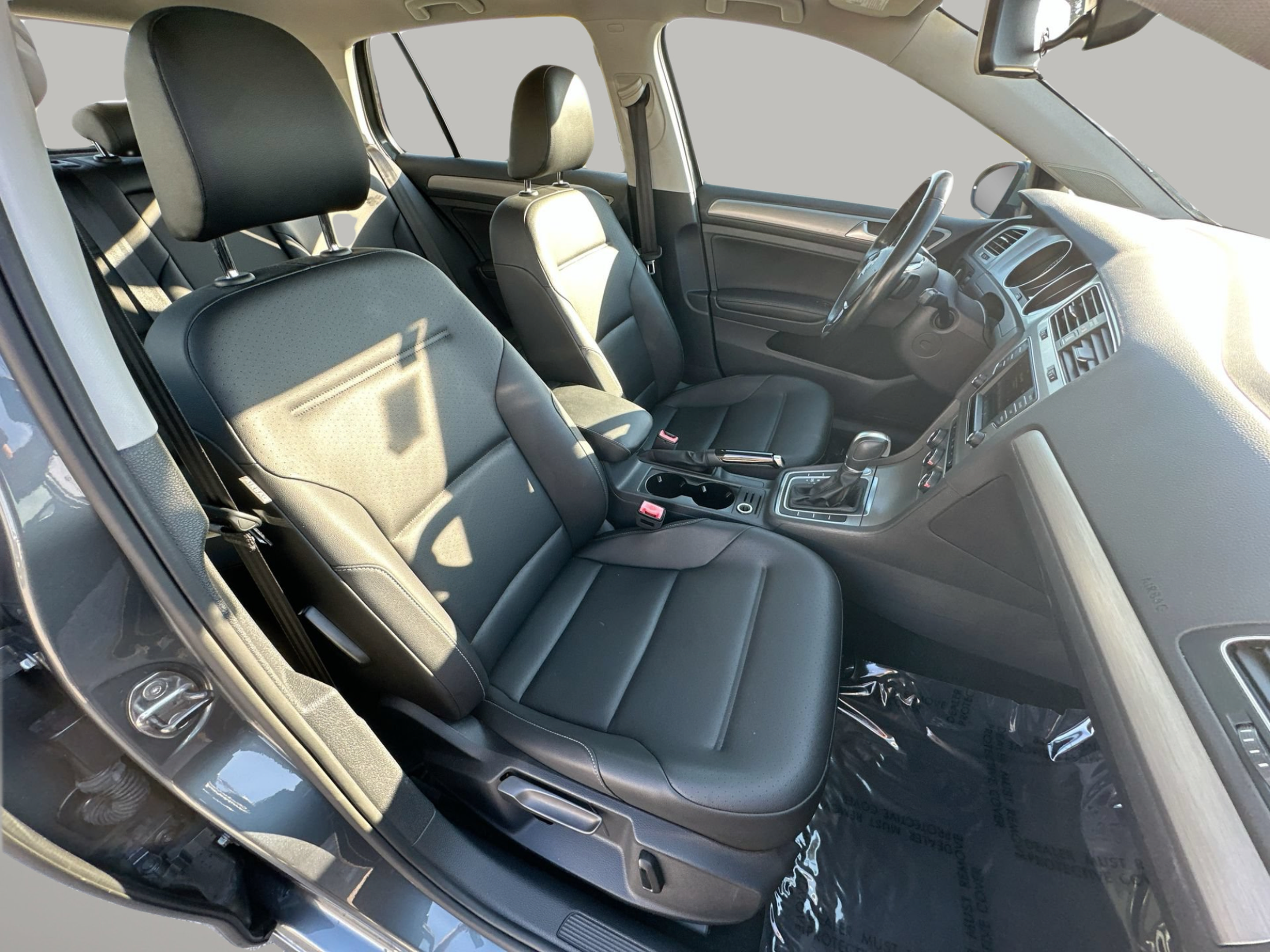 Used 2017 Volkswagen Golf 4-Door FWD image 25