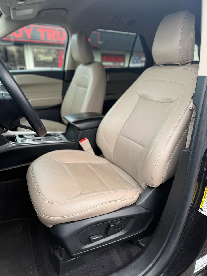 Used 2023 Ford Explorer Limited image 7