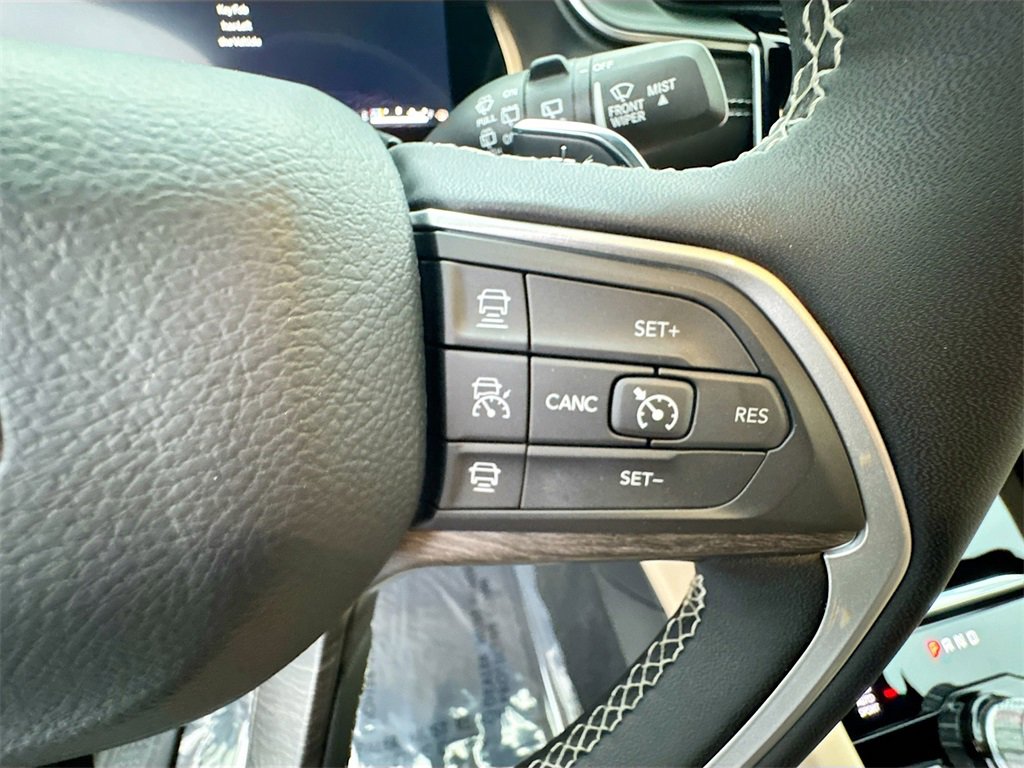 Used 2024 Jeep Grand Cherokee Limited image 39