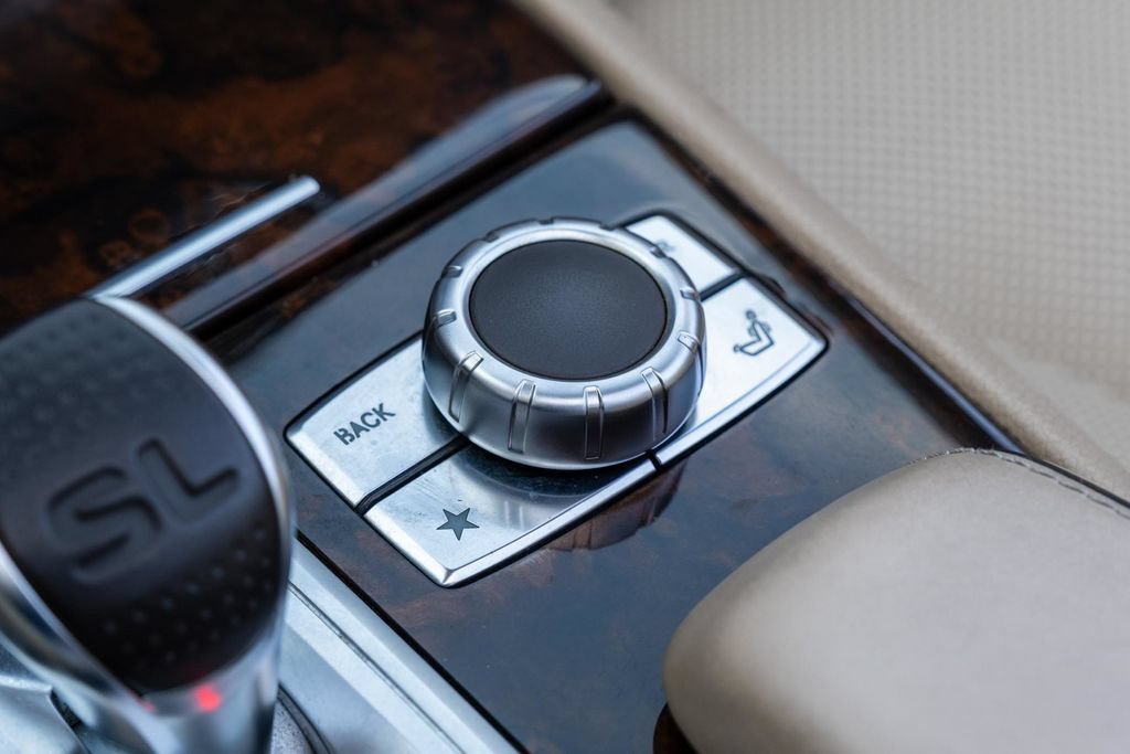 Used 2013 Mercedes-Benz SL 550 w/ Premium Pkg image 24