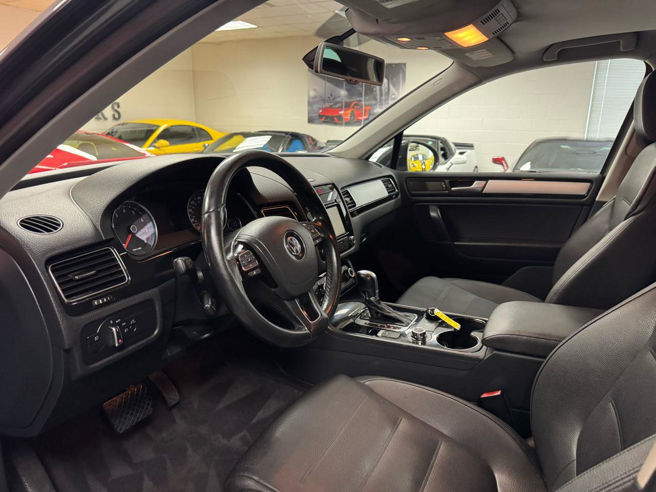 Used 2014 Volkswagen Touareg Sport AWD/4WD image 13