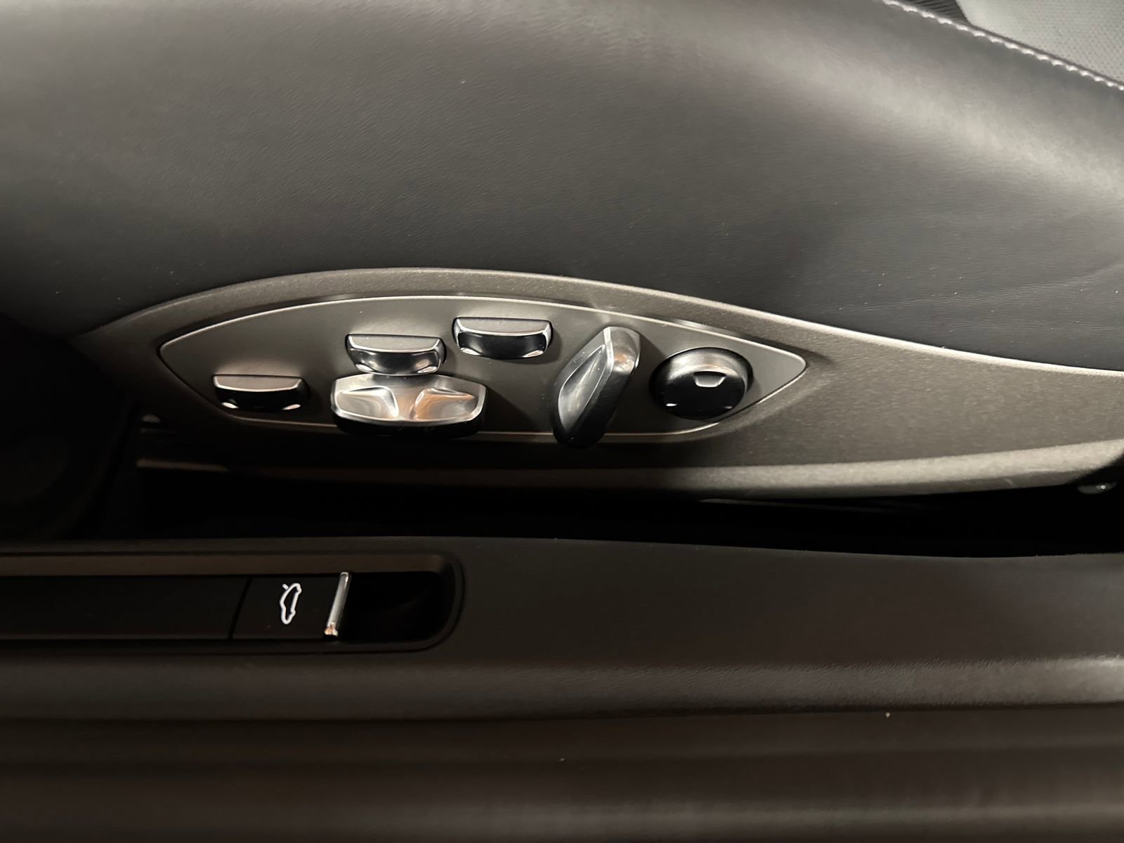 Used 2025 Porsche 718 Boxster RWD image 14