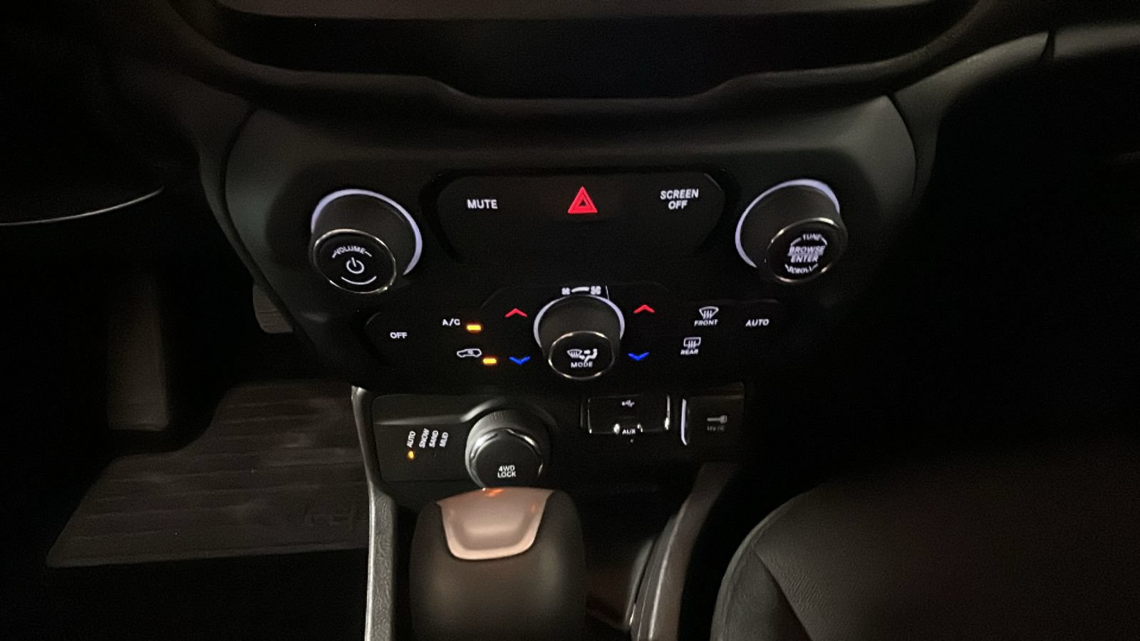 Used 2020 Jeep Renegade Latitude w/ Cold Weather Group AWD/4WD image 26
