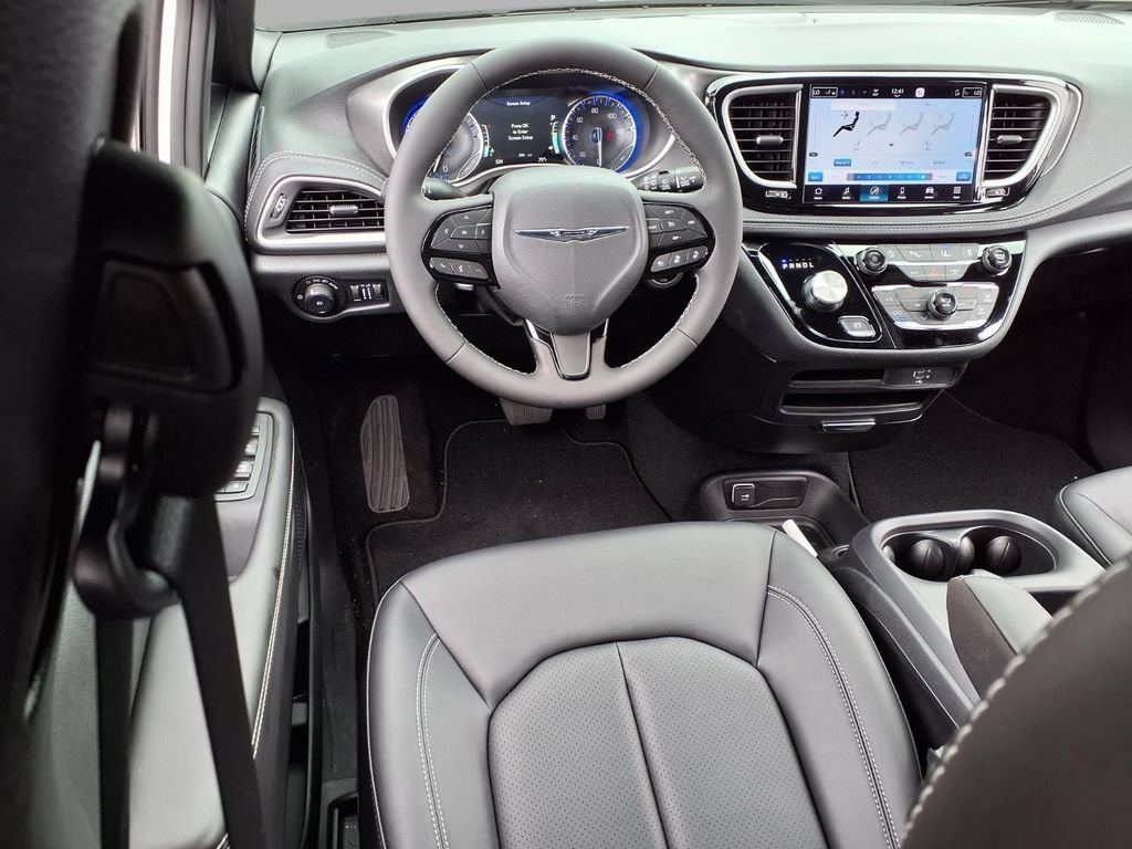 New 2026 Chrysler Pacifica Select w/ S Appearance Package FWD image 4