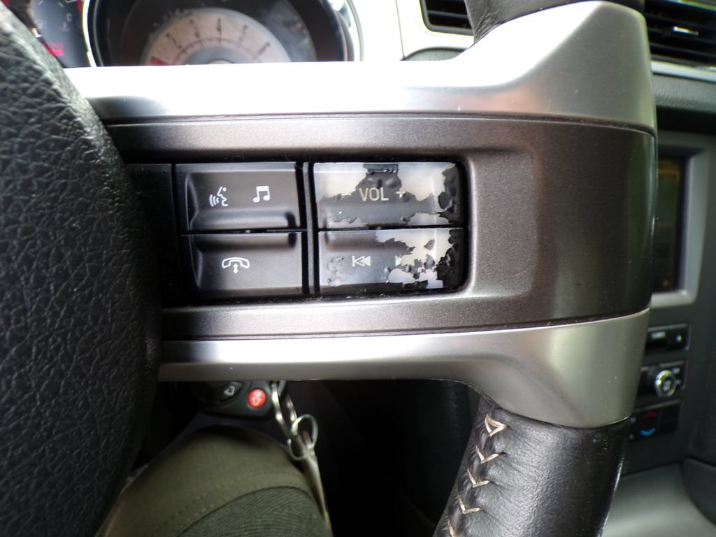 Used 2010 Ford Mustang GT RWD image 30