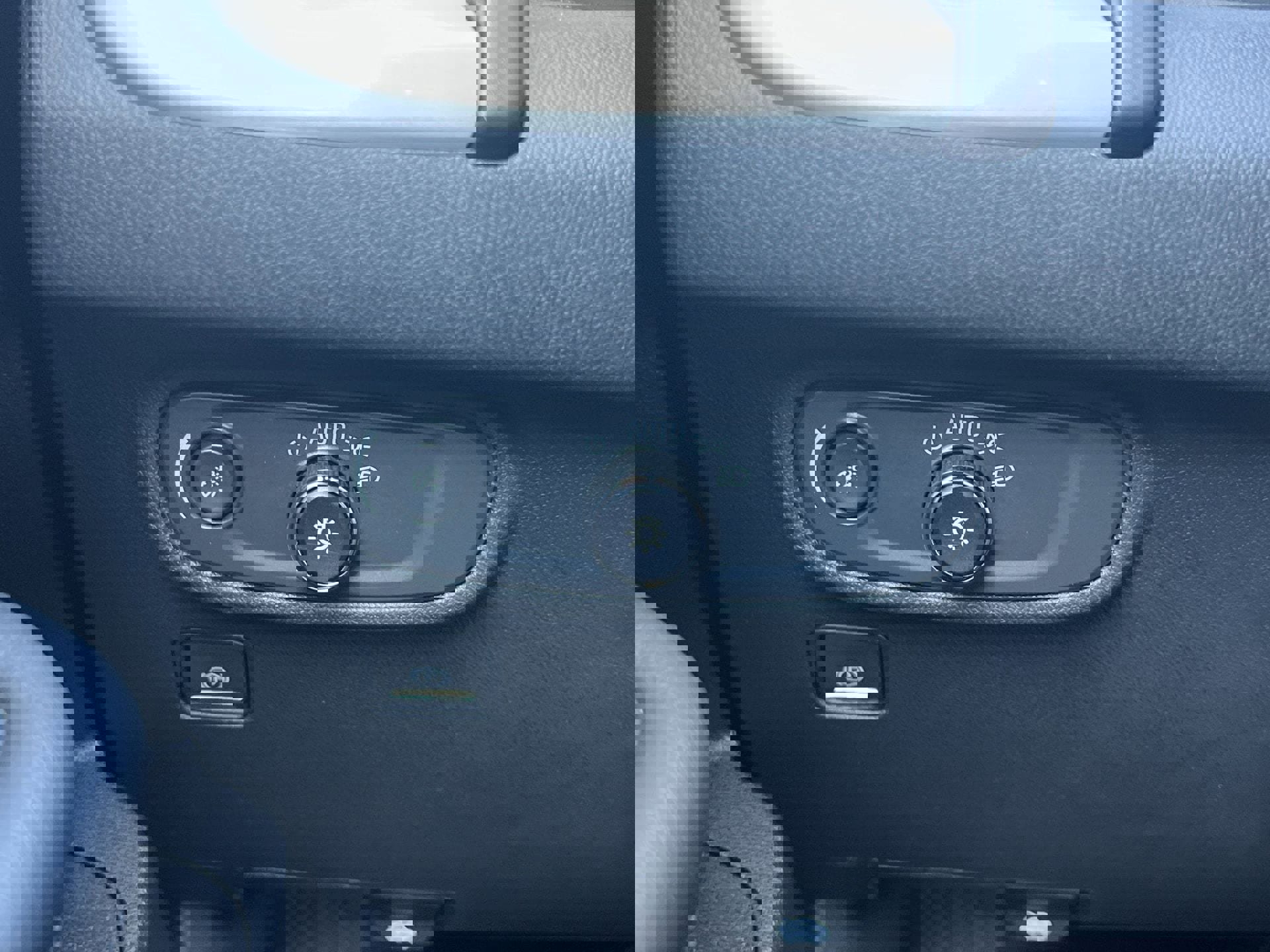 Used 2024 GMC Terrain SLE FWD image 13