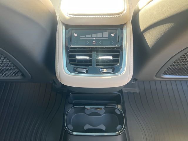 New 2026 Volvo XC90 B6 Plus w/ Protection Package Premier image 17