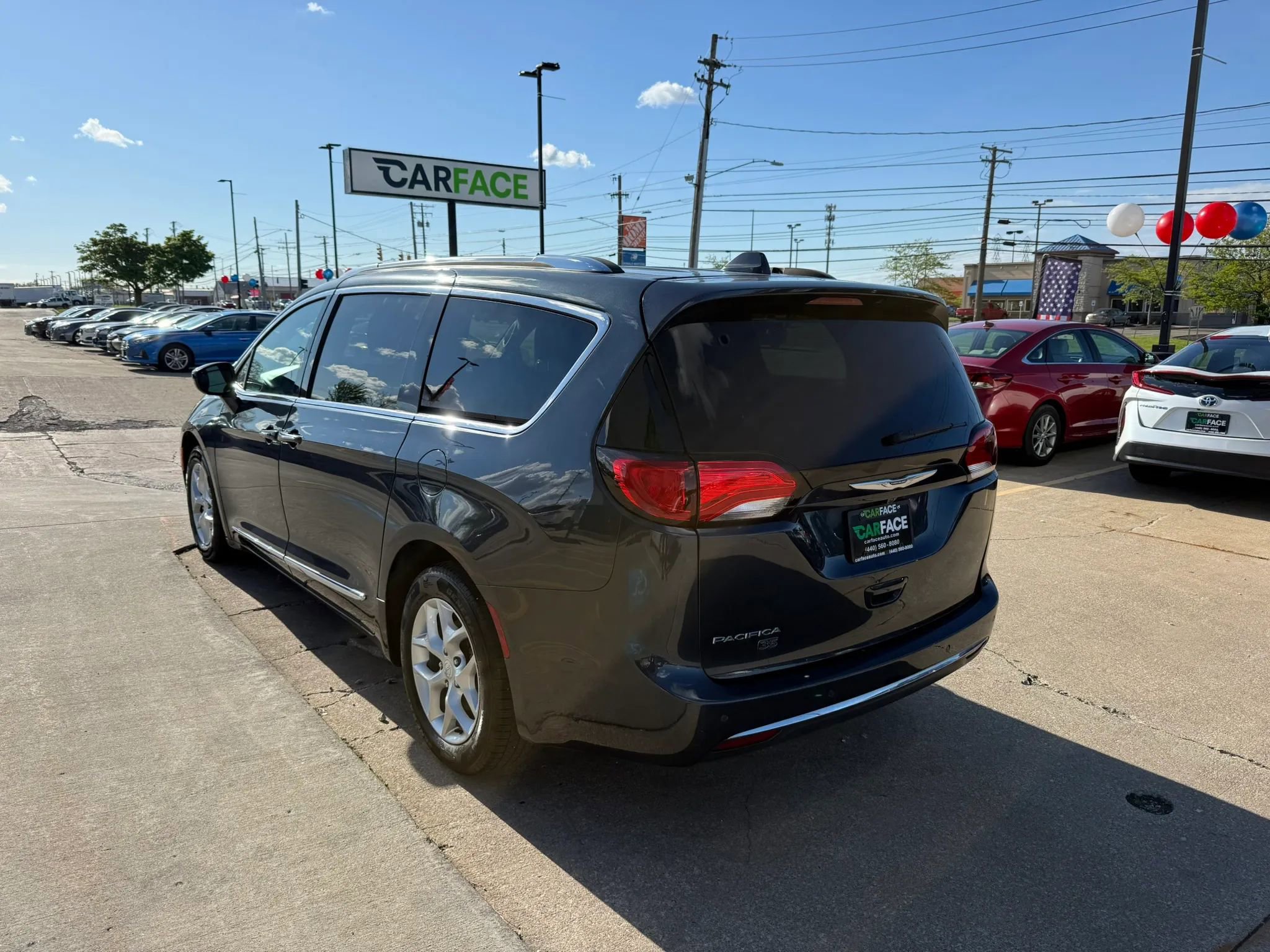 Used 2020 Chrysler Pacifica Touring-L FWD image 8