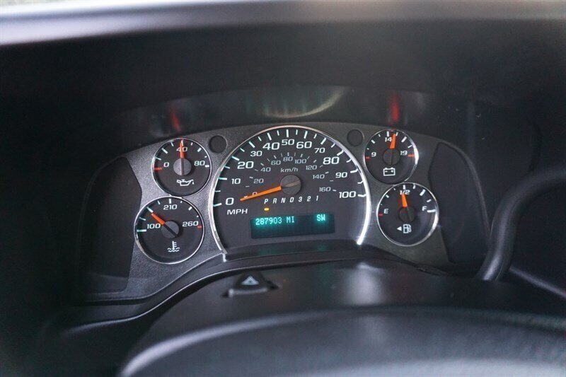 Used 2010 Chevrolet Express 1500 RWD image 30