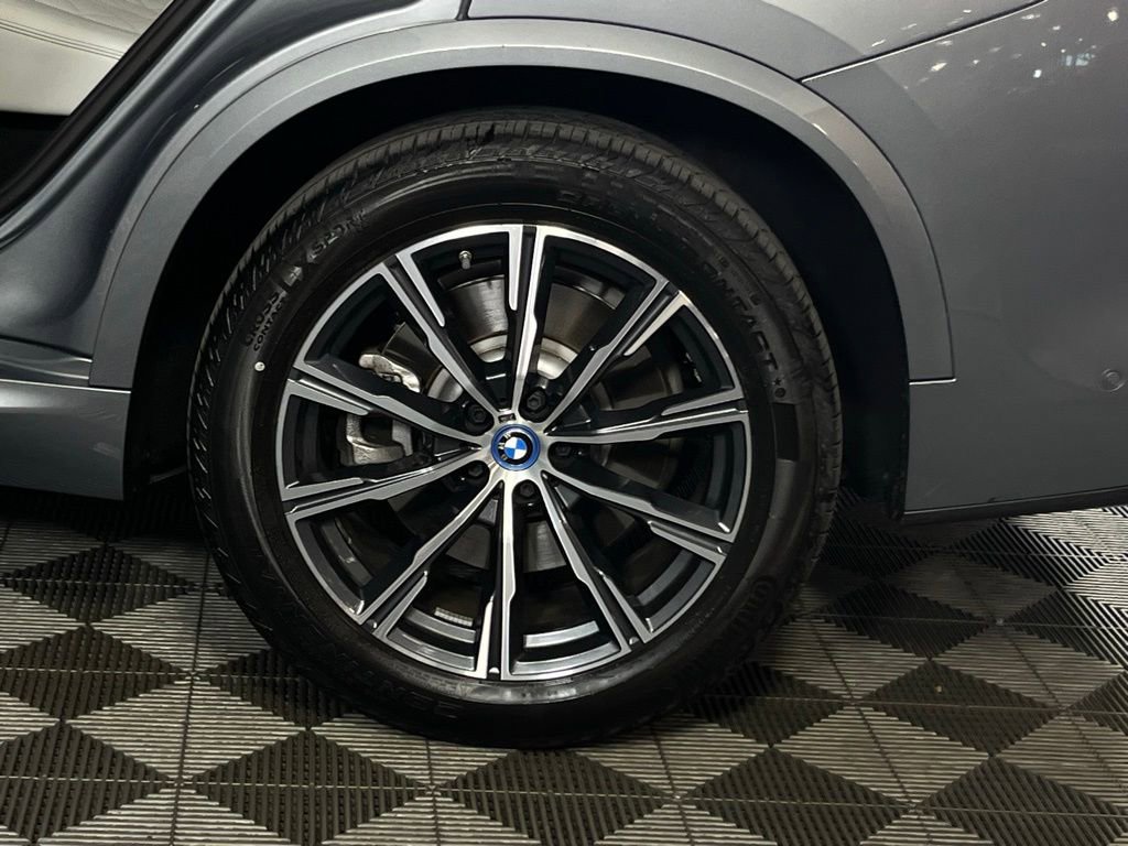 Used 2025 BMW X5 xDrive50e w/ M Sport Package image 10