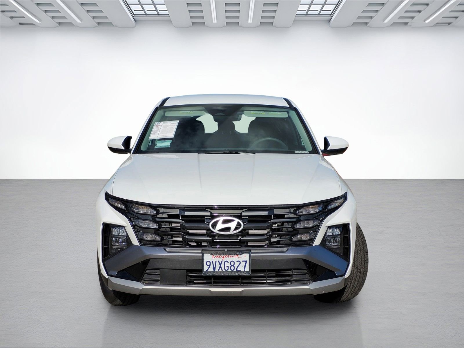 Certified 2025 Hyundai Tucson SE image 2