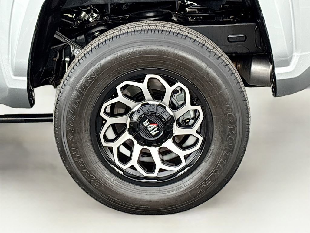 Used 2025 Toyota Tacoma SR5 image 30
