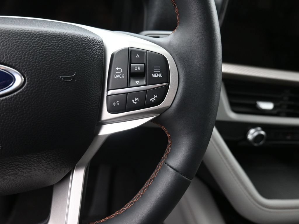 Certified 2025 Ford Explorer Active w/ Active Comfort Package RWD image 3