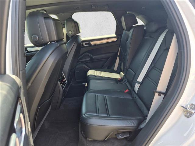 Used 2023 Porsche Cayenne AWD/4WD image 16