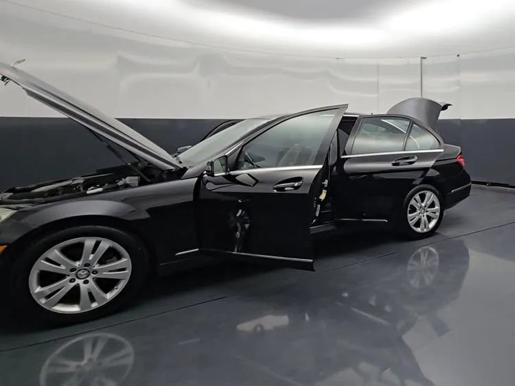 Used 2011 Mercedes-Benz C 300 4MATIC Sedan image 23