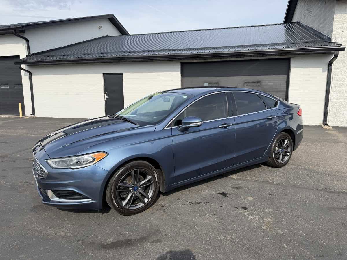 Used 2018 Ford Fusion SE FWD image 2