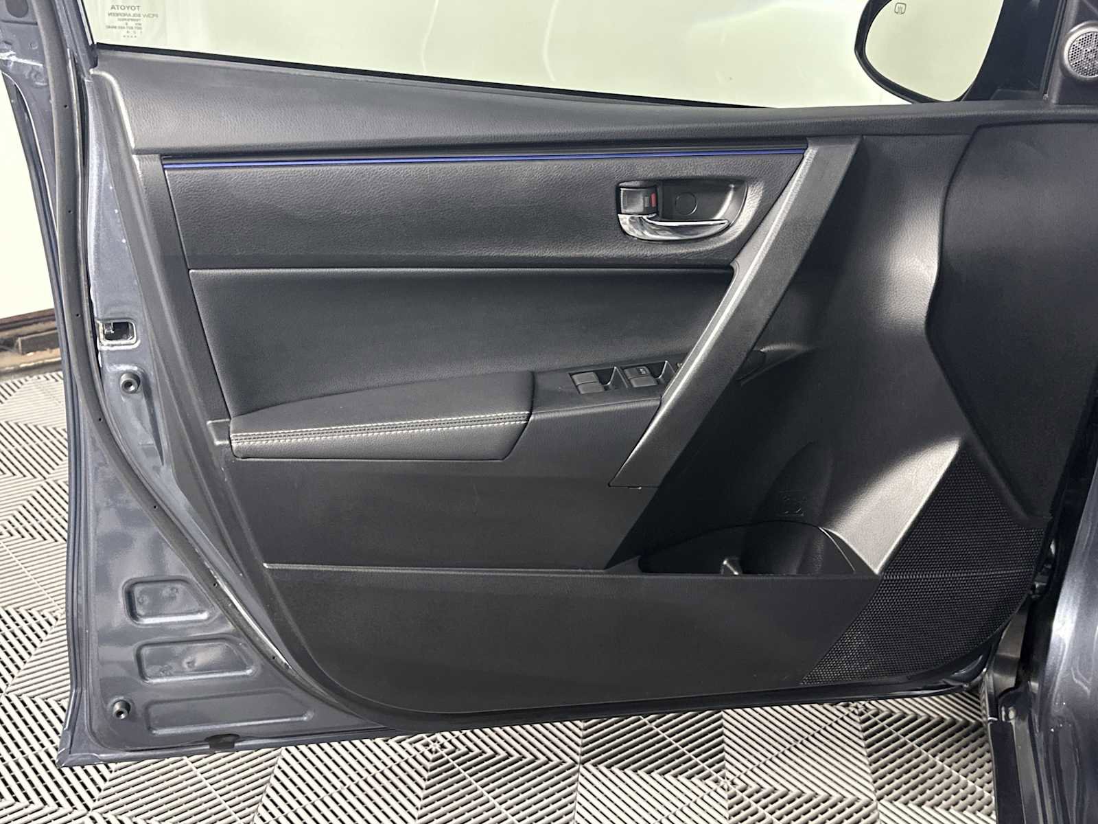 Used 2017 Toyota Corolla SE FWD image 10