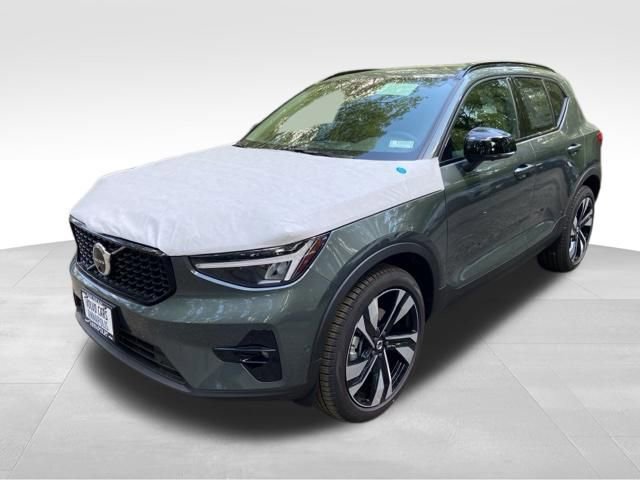 New 2026 Volvo XC40 B5 Plus w/ Climate Package AWD/4WD image 3