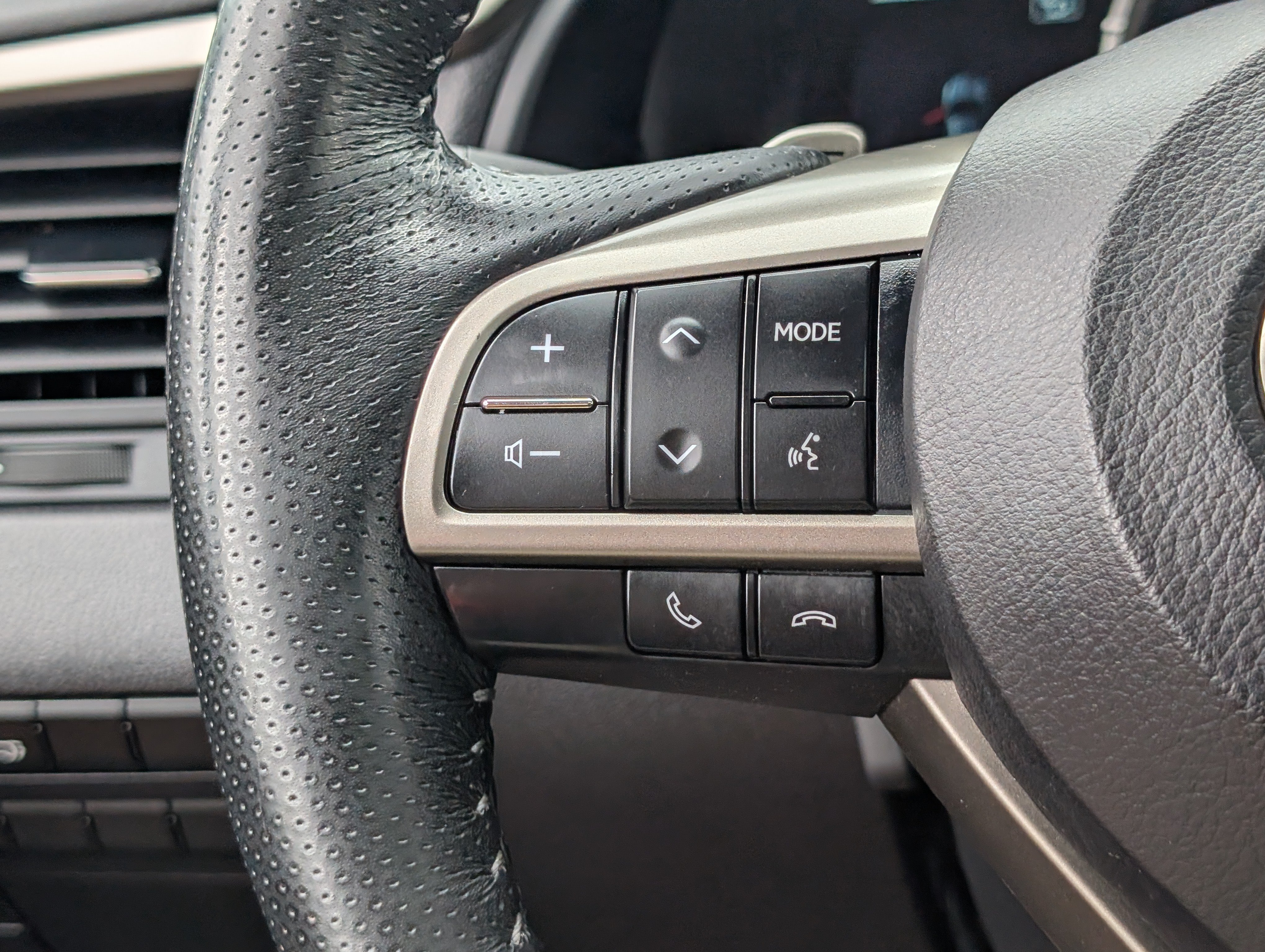 Used 2022 Lexus RX 350 F Sport w/ Accessory Package AWD/4WD image 25