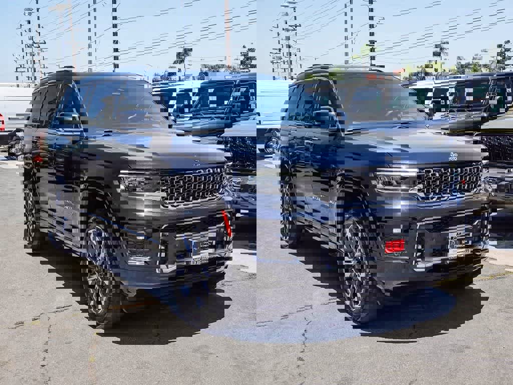 Certified 2022 Jeep Grand Cherokee L Overland w/ Luxury Tech Group IV image 3