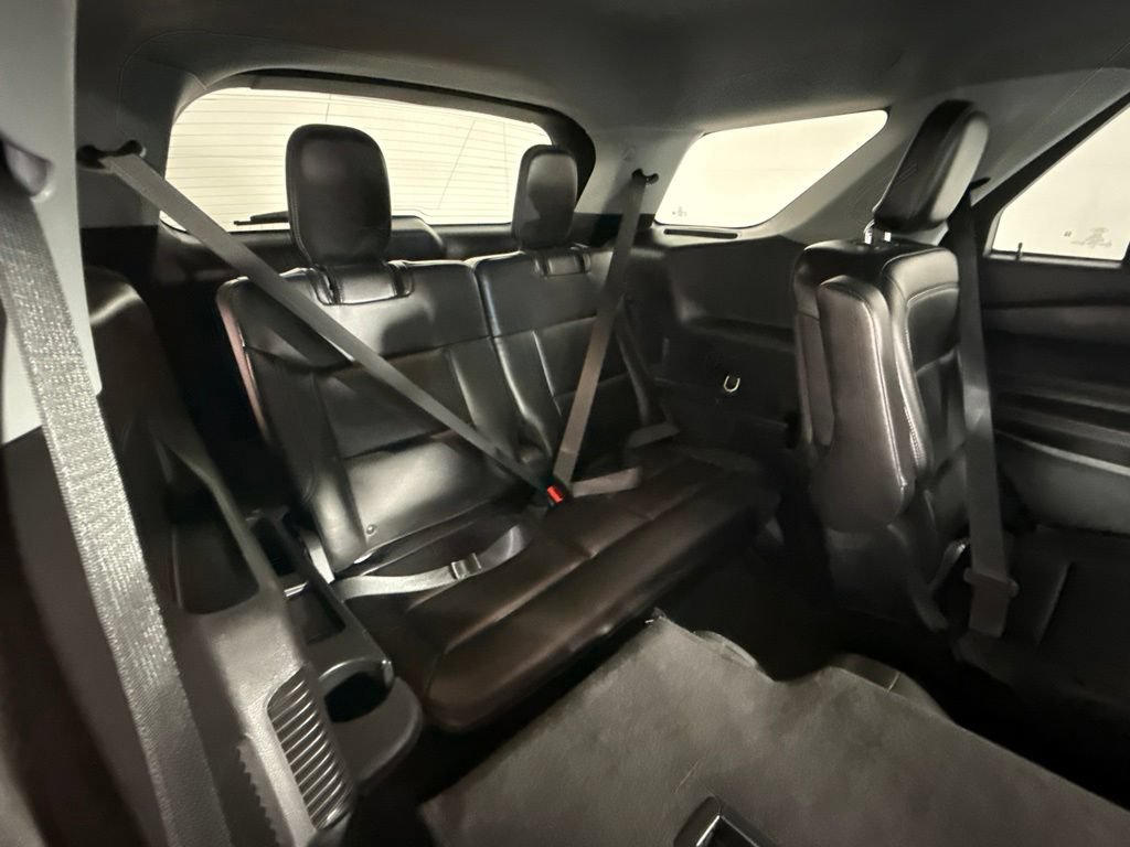 Used 2024 Ford Explorer XLT AWD/4WD image 18