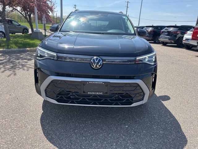 Used 2025 Volkswagen Taos SEL AWD/4WD image 8