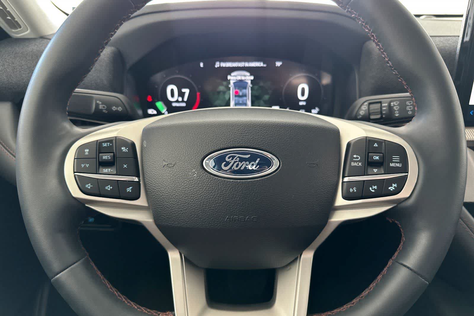 Used 2025 Ford Explorer Active AWD/4WD image 26