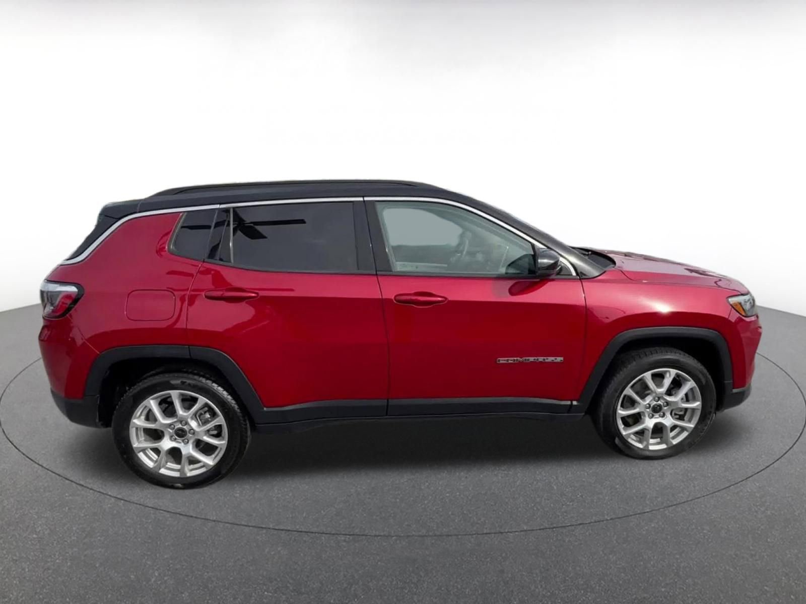 Used 2025 Jeep Compass Limited AWD/4WD image 16