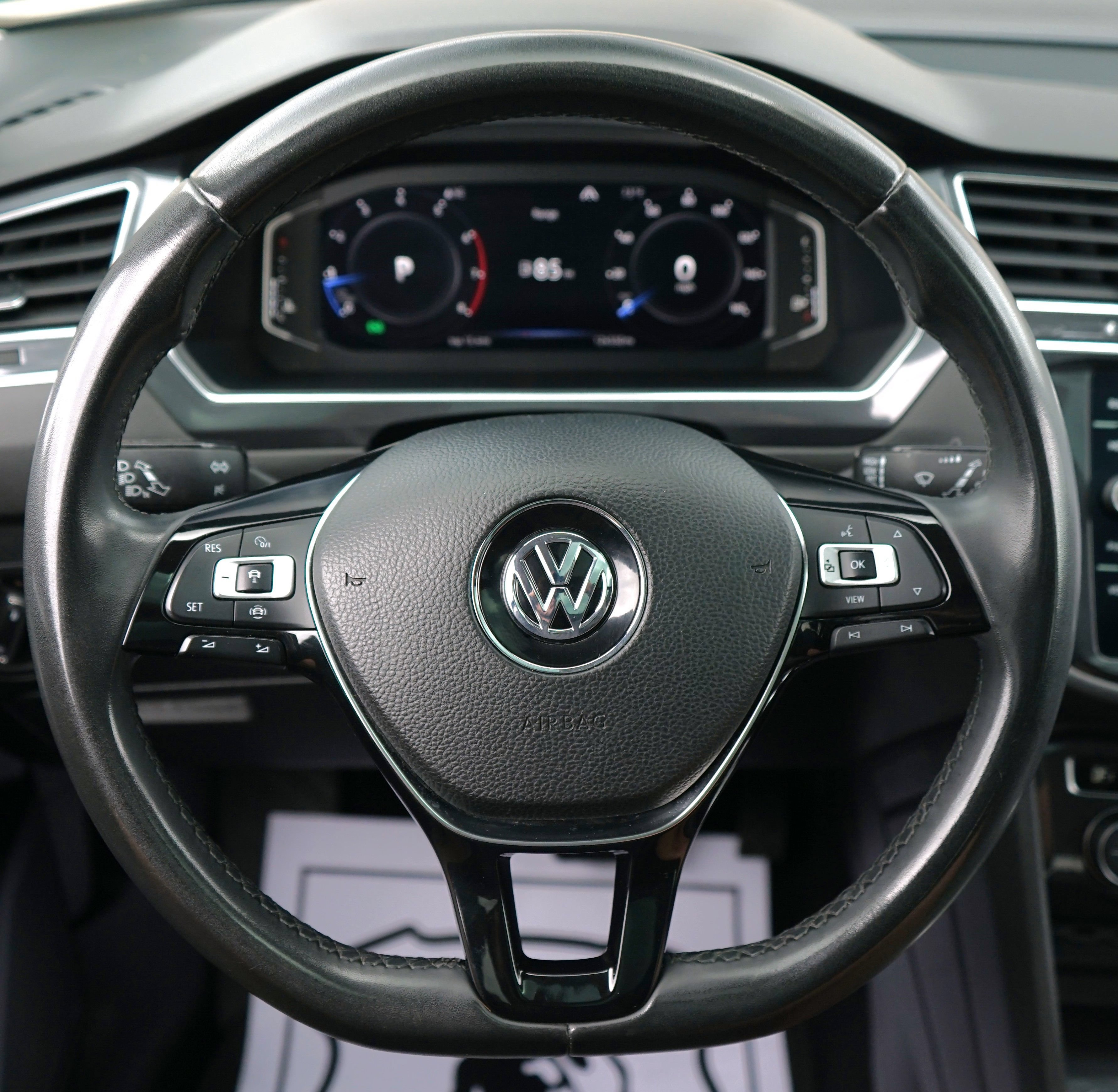 Used 2020 Volkswagen Tiguan SEL w/ 3rd Row Seat Package AWD/4WD image 16