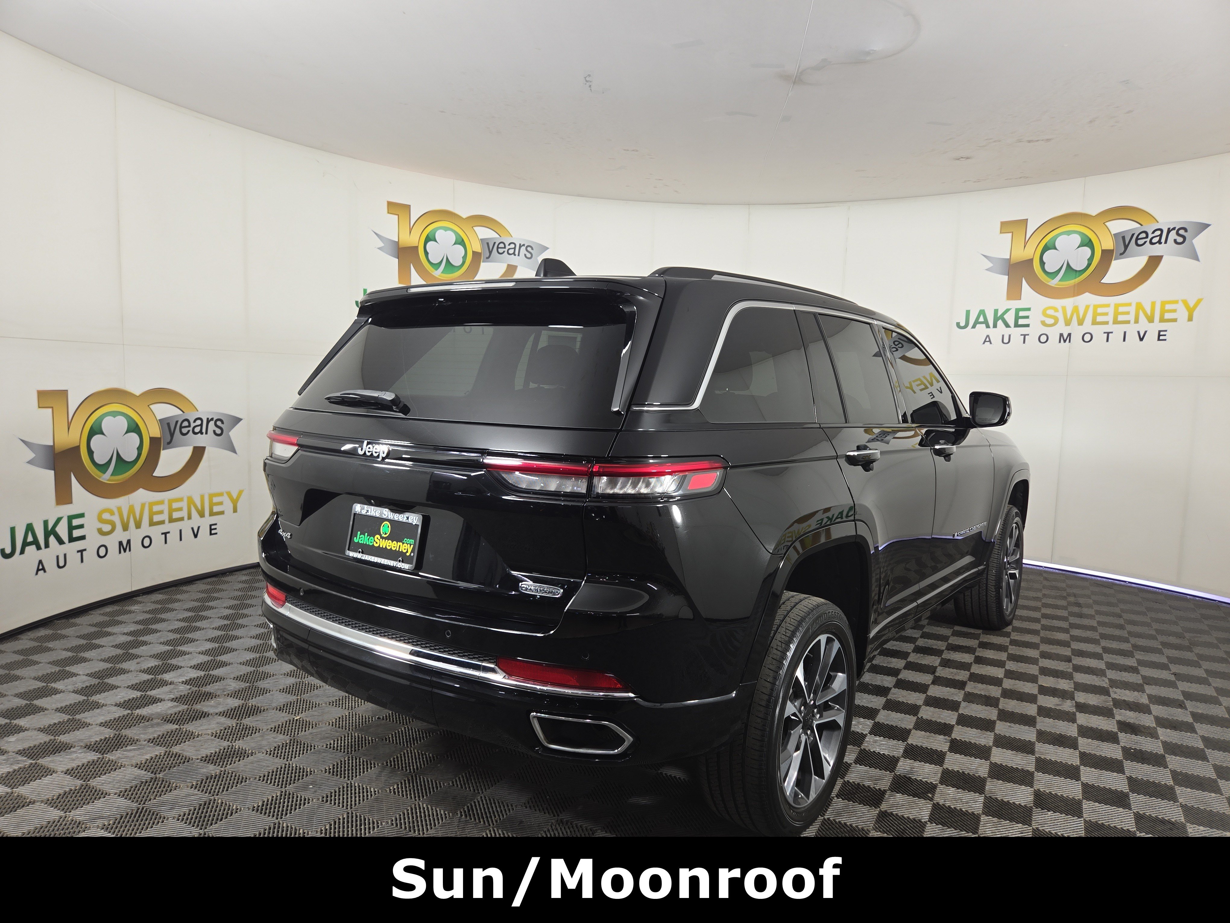 Used 2023 Jeep Grand Cherokee Overland AWD/4WD image 9