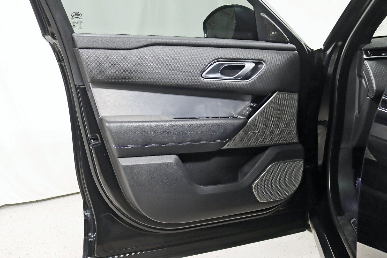 Used 2021 Land Rover Range Rover Velar R-Dynamic S AWD/4WD image 32